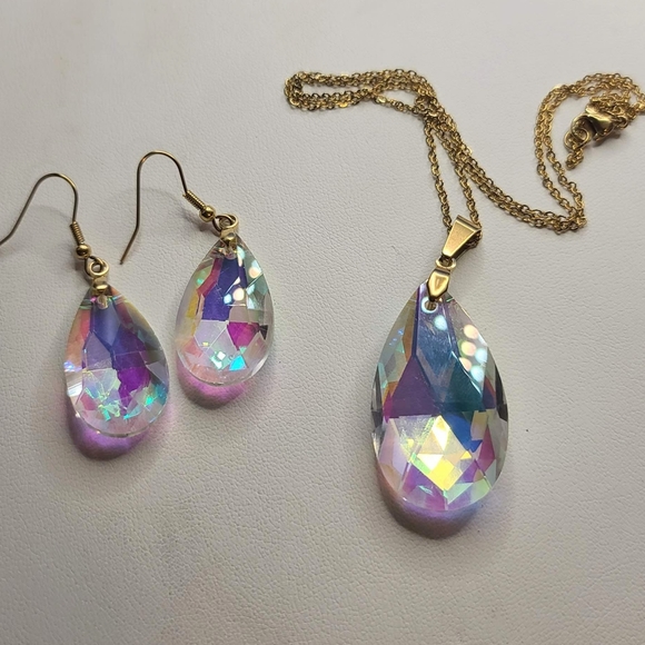 NWT Simulated Mercury Topaz Earrings and Pendant Necklace - Picture 4 of 12